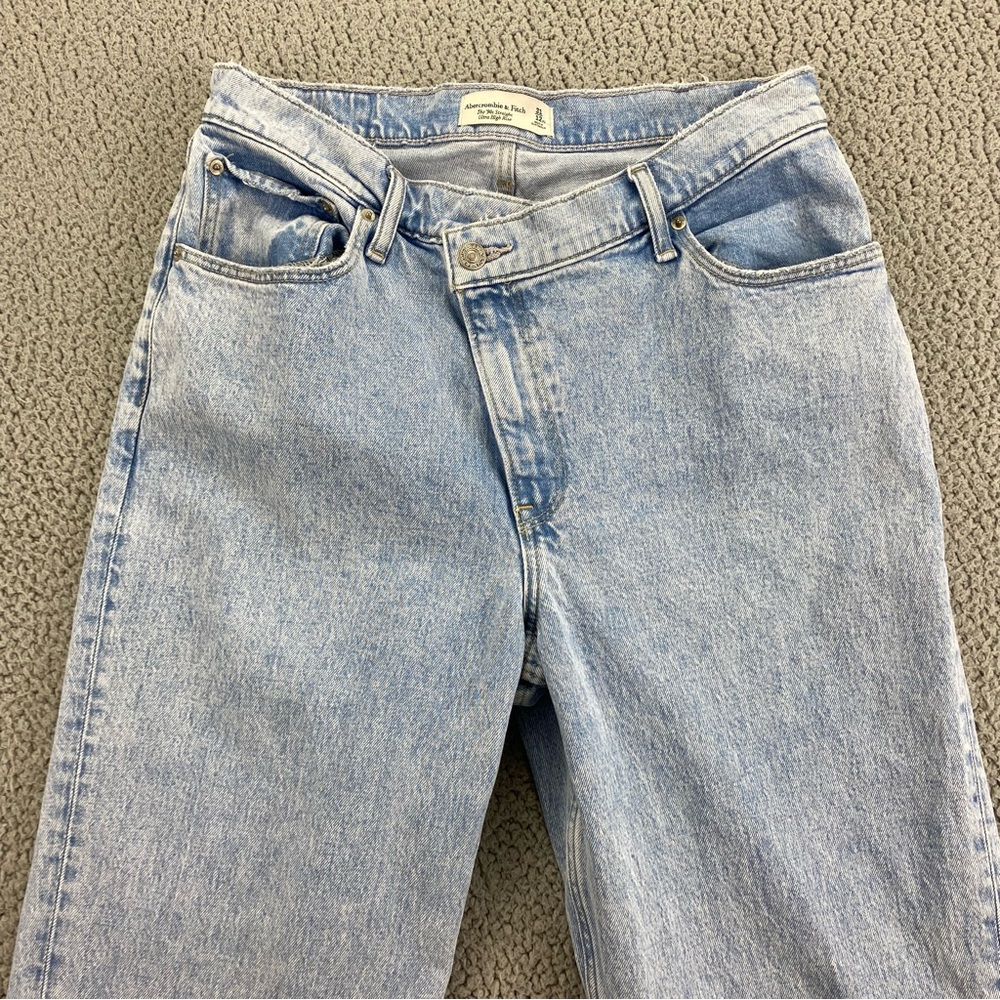 Abercrombie & Fitch The 90's Straight Ultra High Rise Jeans  |   Size:  31/12 XL - Picture 3 of 16